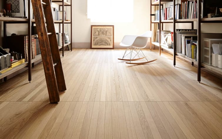 Parquet in uno spazio living luminoso